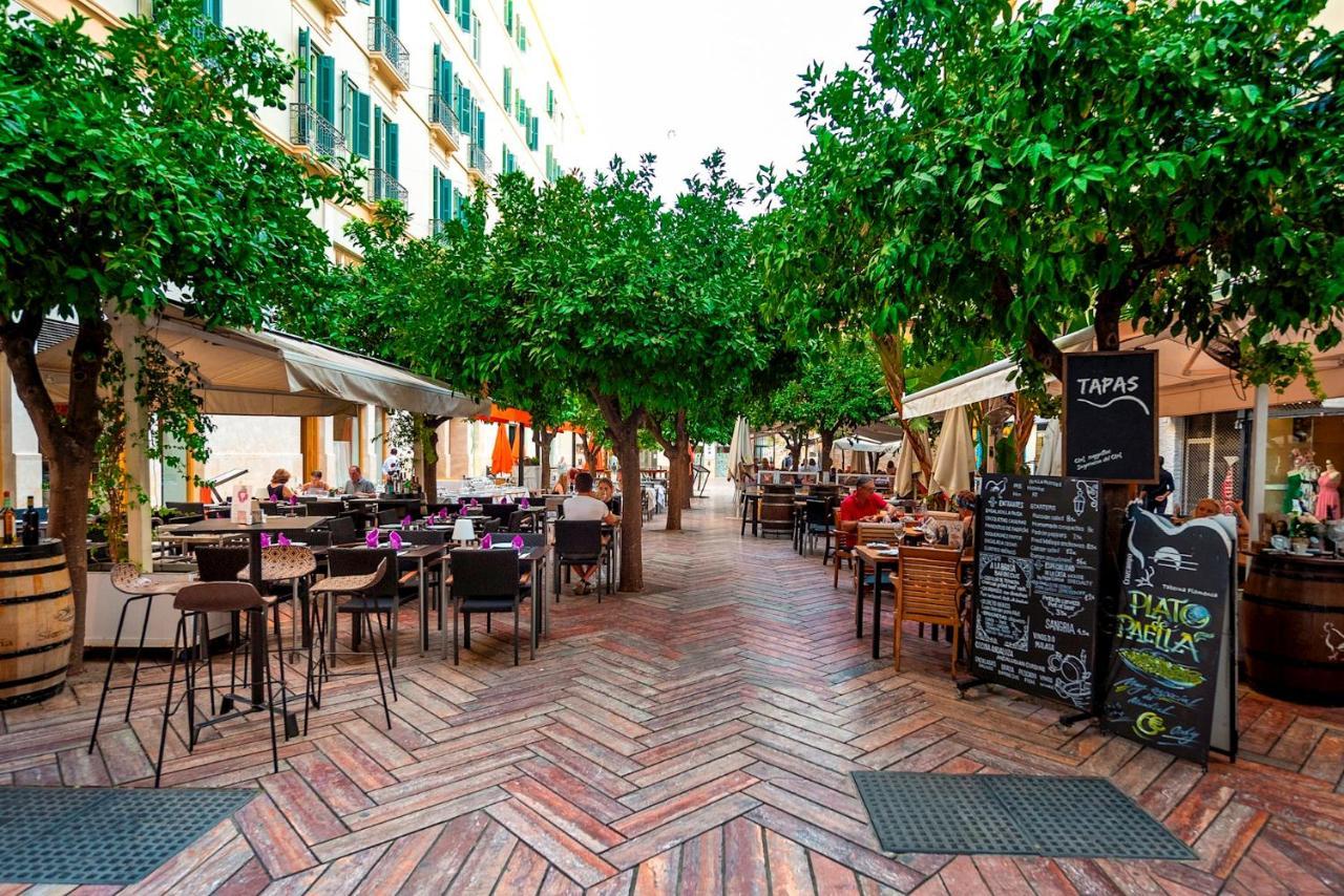 Genteel Home Plaza De Las Flores مالقة المظهر الخارجي الصورة